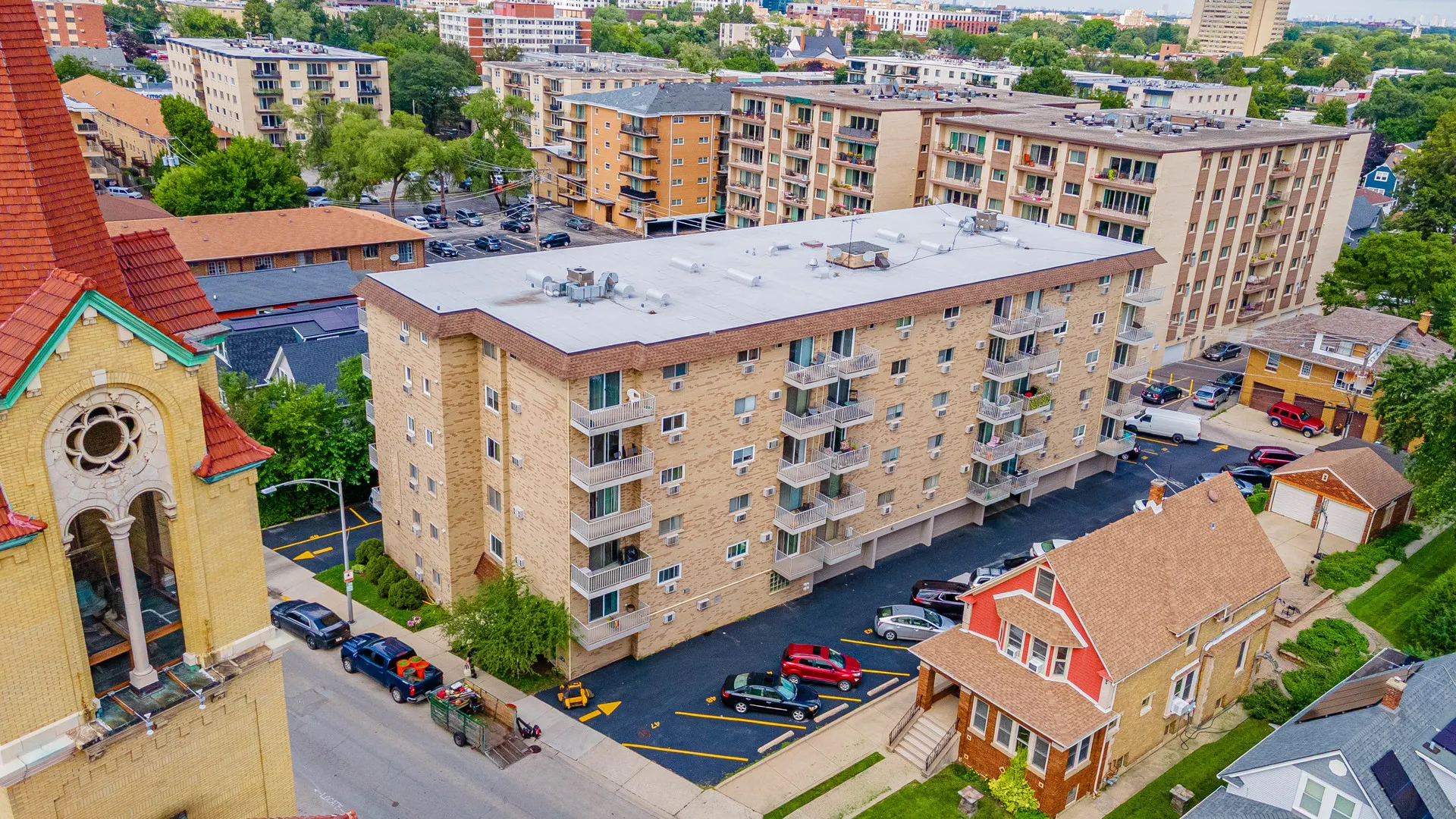 300 Circle Avenue 4C IL