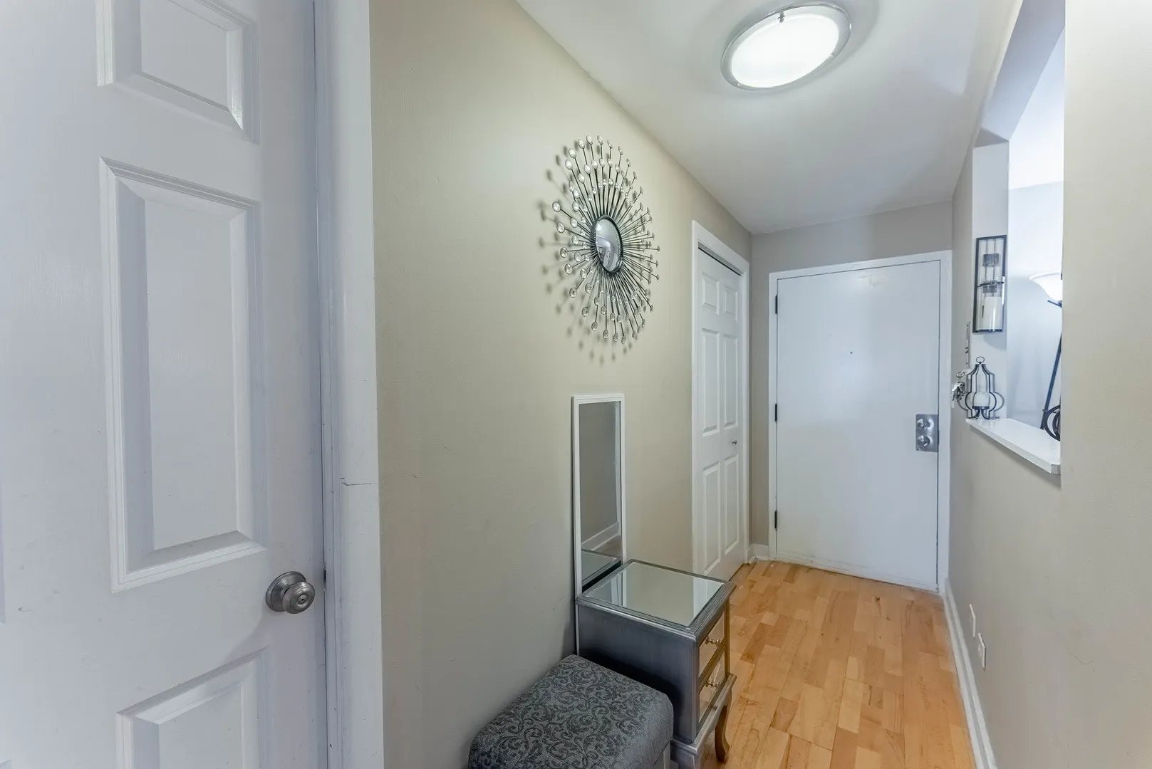 300 Circle Avenue 4C IL