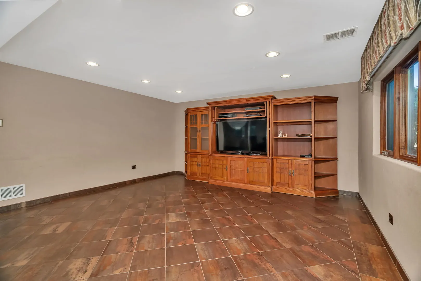 8134 Uxbridge Drive IL