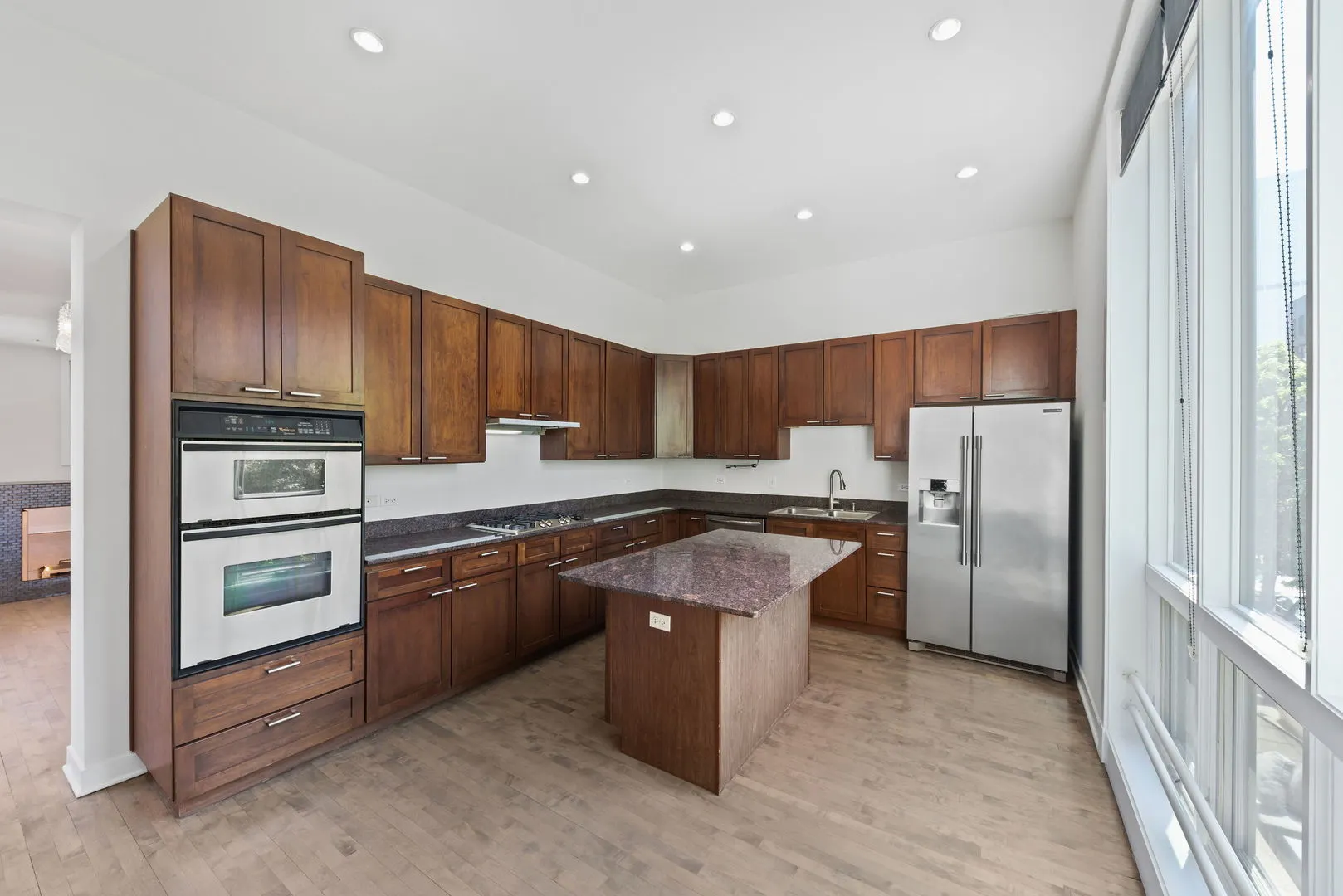 660 W Fulton Street E IL