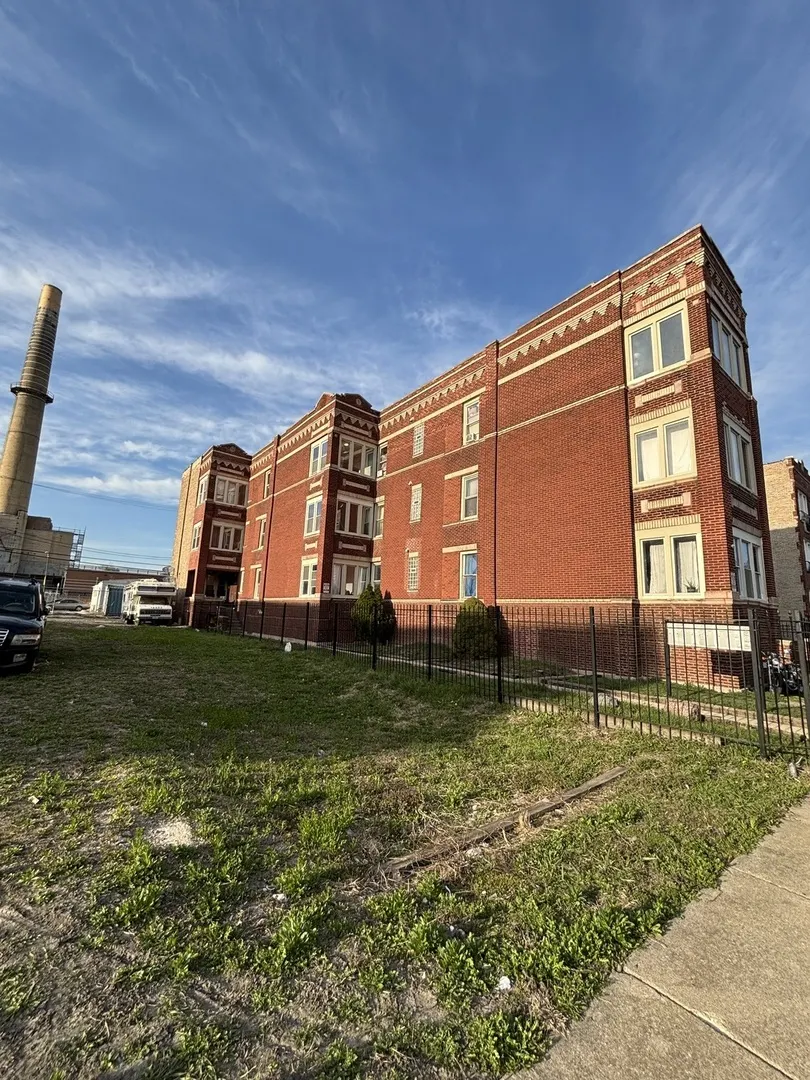 3522 W Grenshaw Street IL