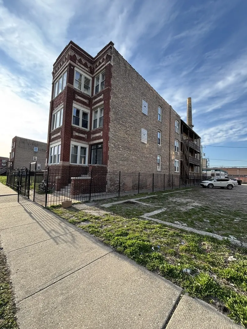 3522 W Grenshaw Street IL