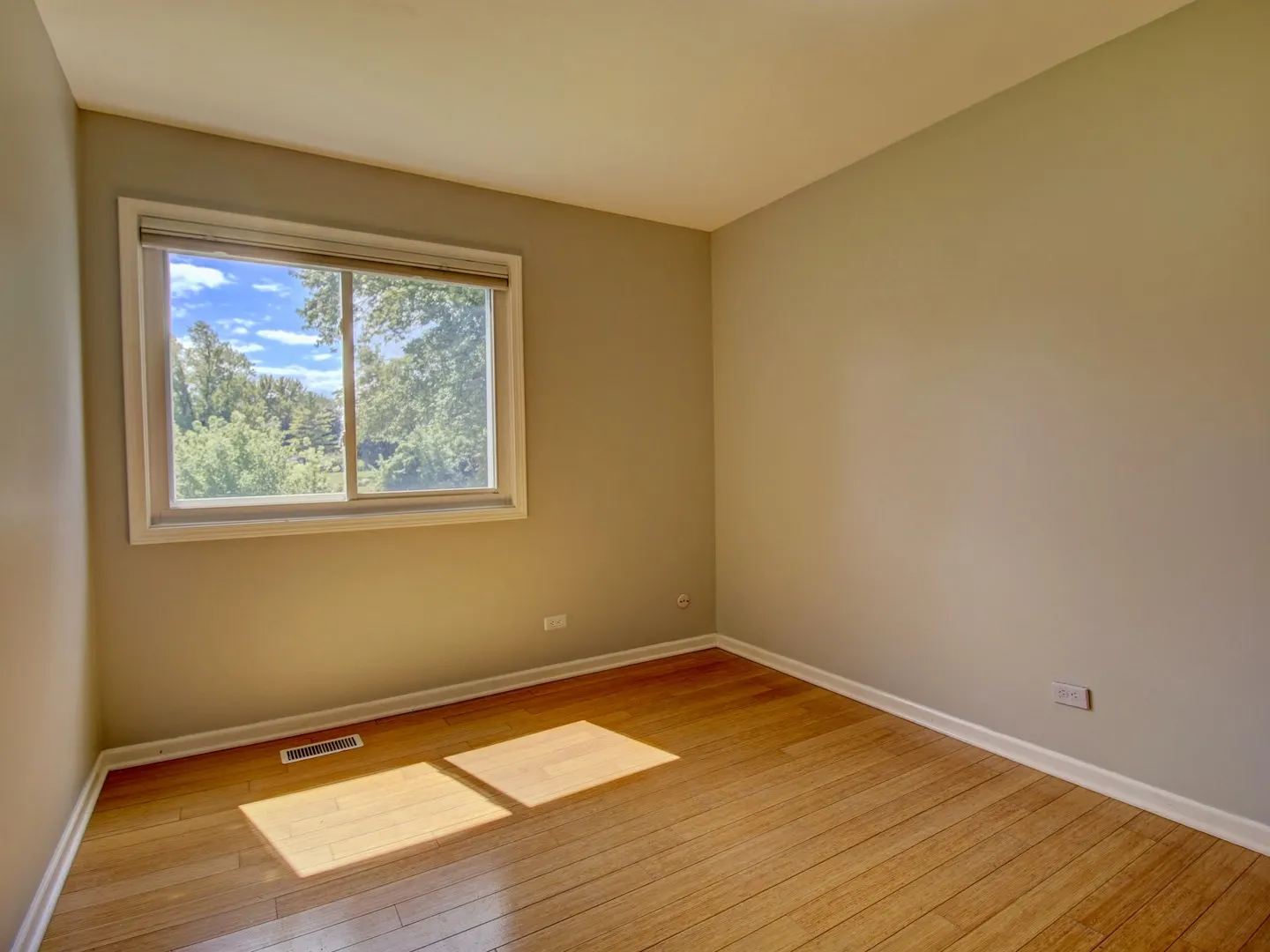 30W111 Glenhurst Court IL