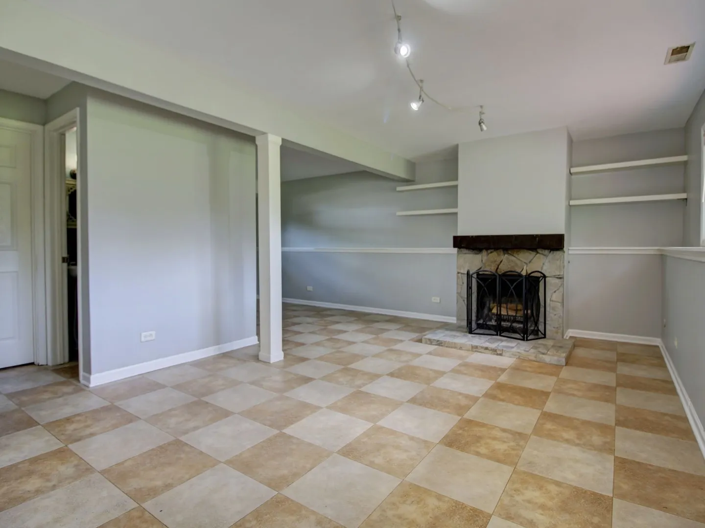 30W111 Glenhurst Court IL