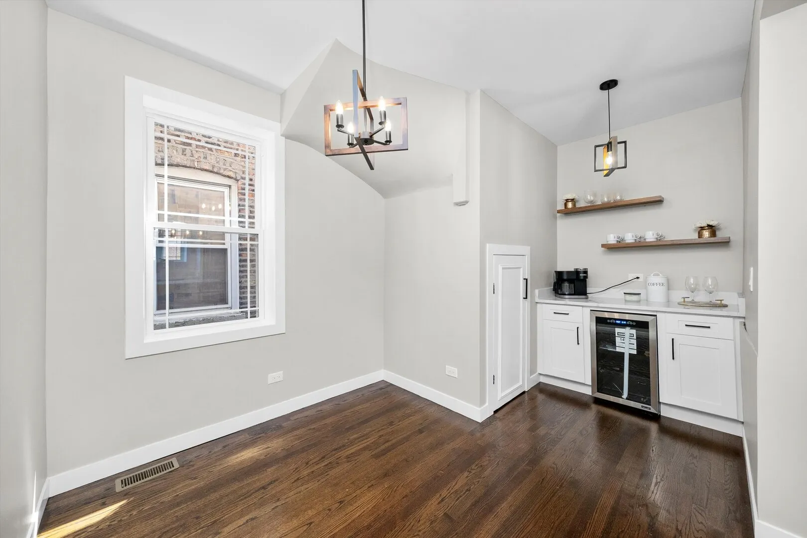 2101 S 48th Court IL