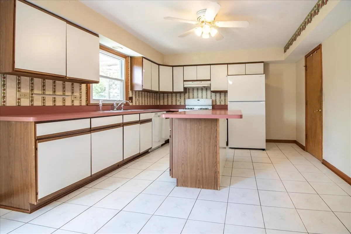 105 S Canyon Drive IL