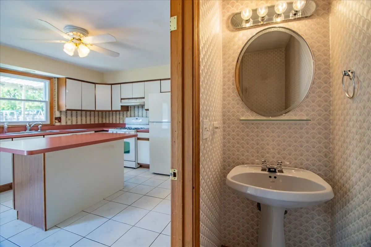 105 S Canyon Drive IL