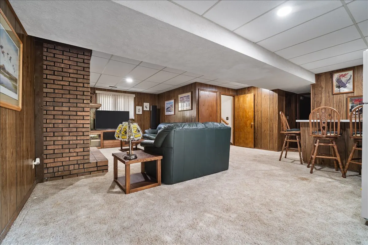 109 S Devonshire Drive IL