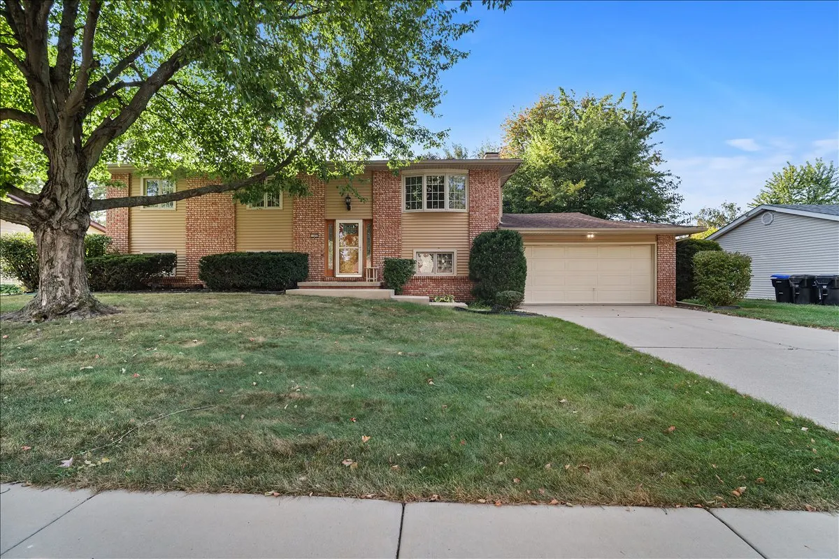 109 S Devonshire Drive IL