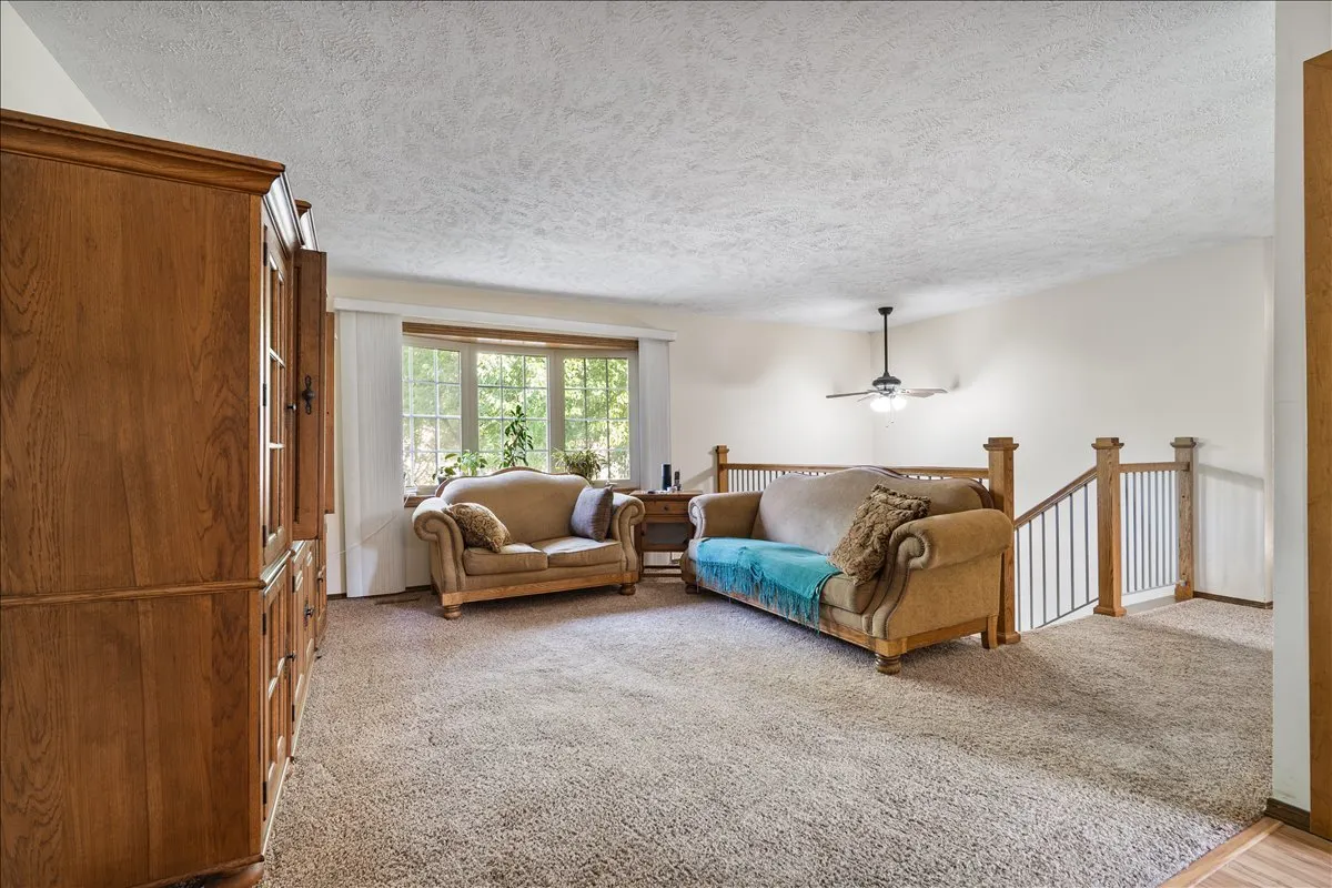 109 S Devonshire Drive IL