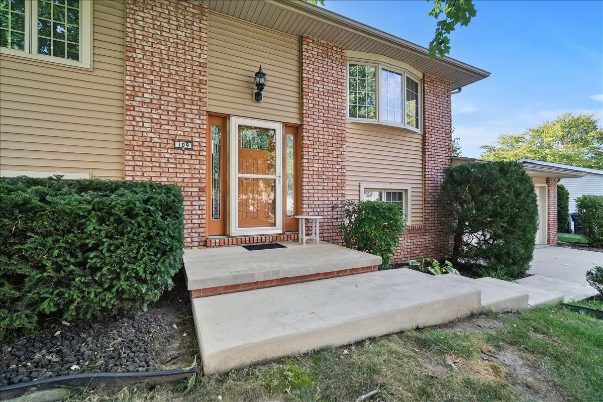 109 S Devonshire Drive IL