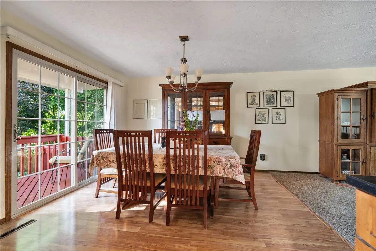 109 S Devonshire Drive IL