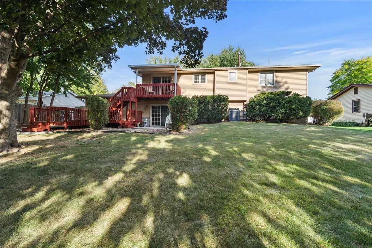109 S Devonshire Drive IL