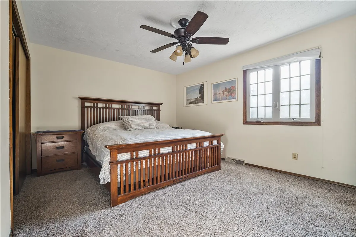 109 S Devonshire Drive IL