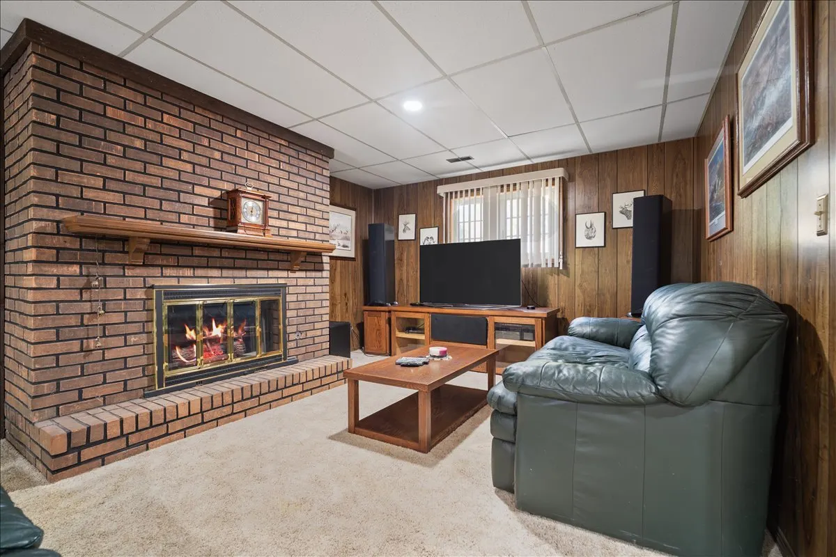 109 S Devonshire Drive IL
