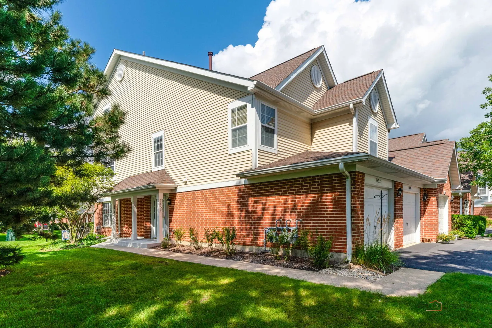 1432 Hampshire Court IL