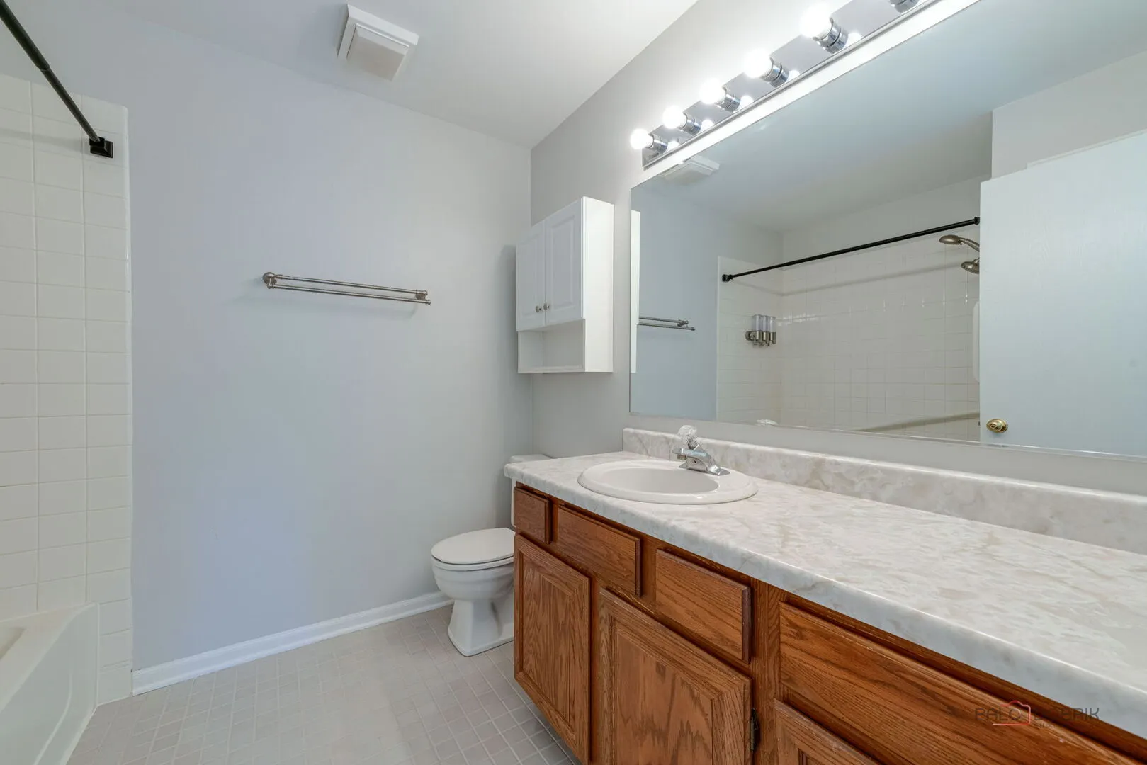 1432 Hampshire Court IL