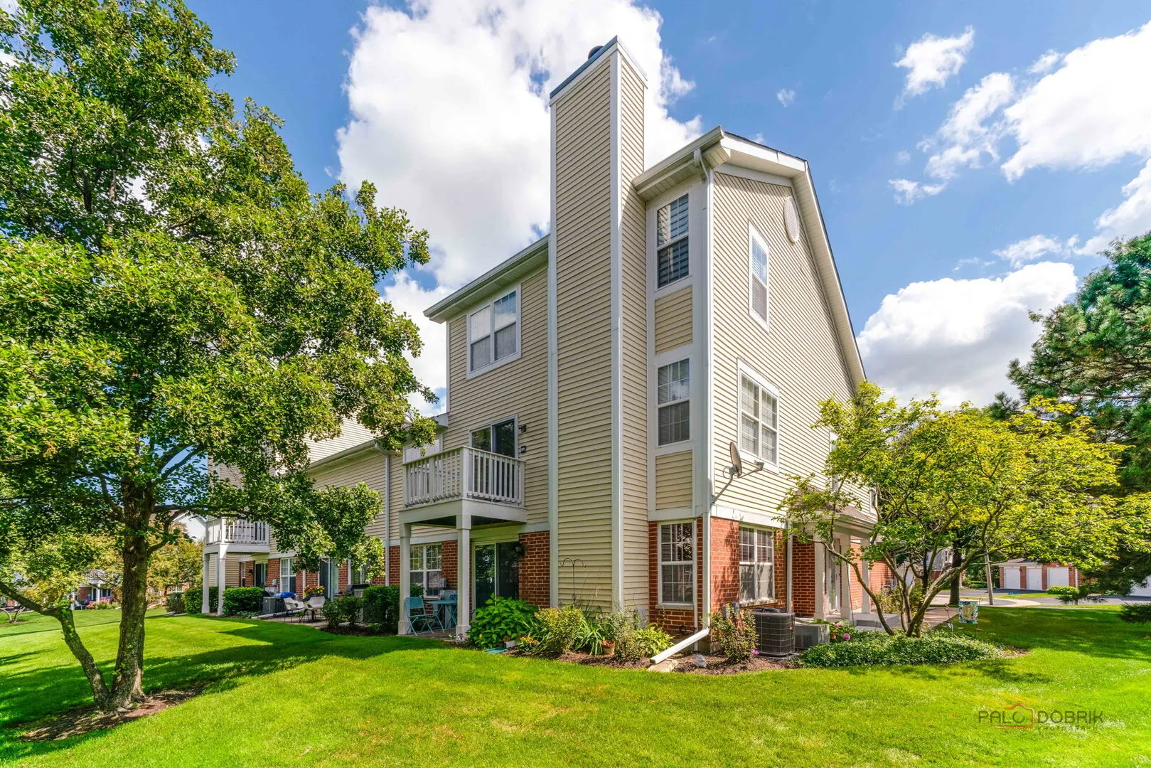 1432 Hampshire Court IL