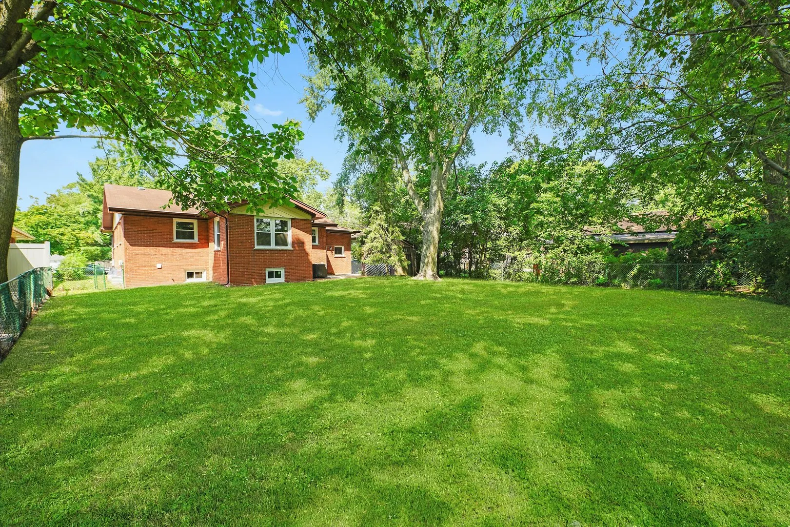 3755 EMERALD Avenue IL