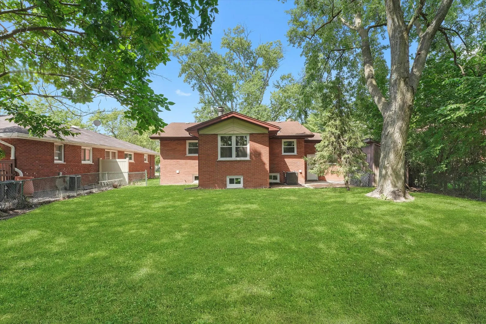3755 EMERALD Avenue IL