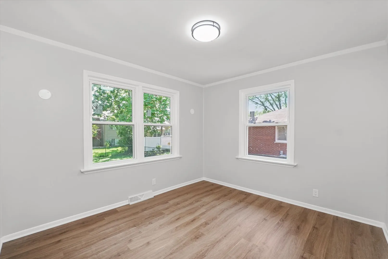 3755 EMERALD Avenue IL