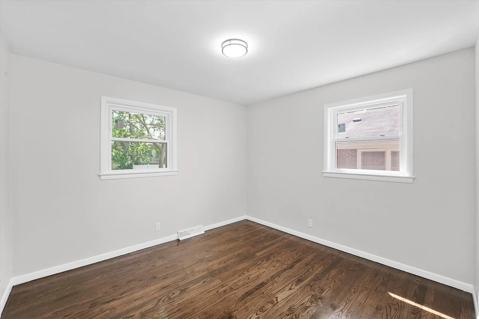 3755 EMERALD Avenue IL