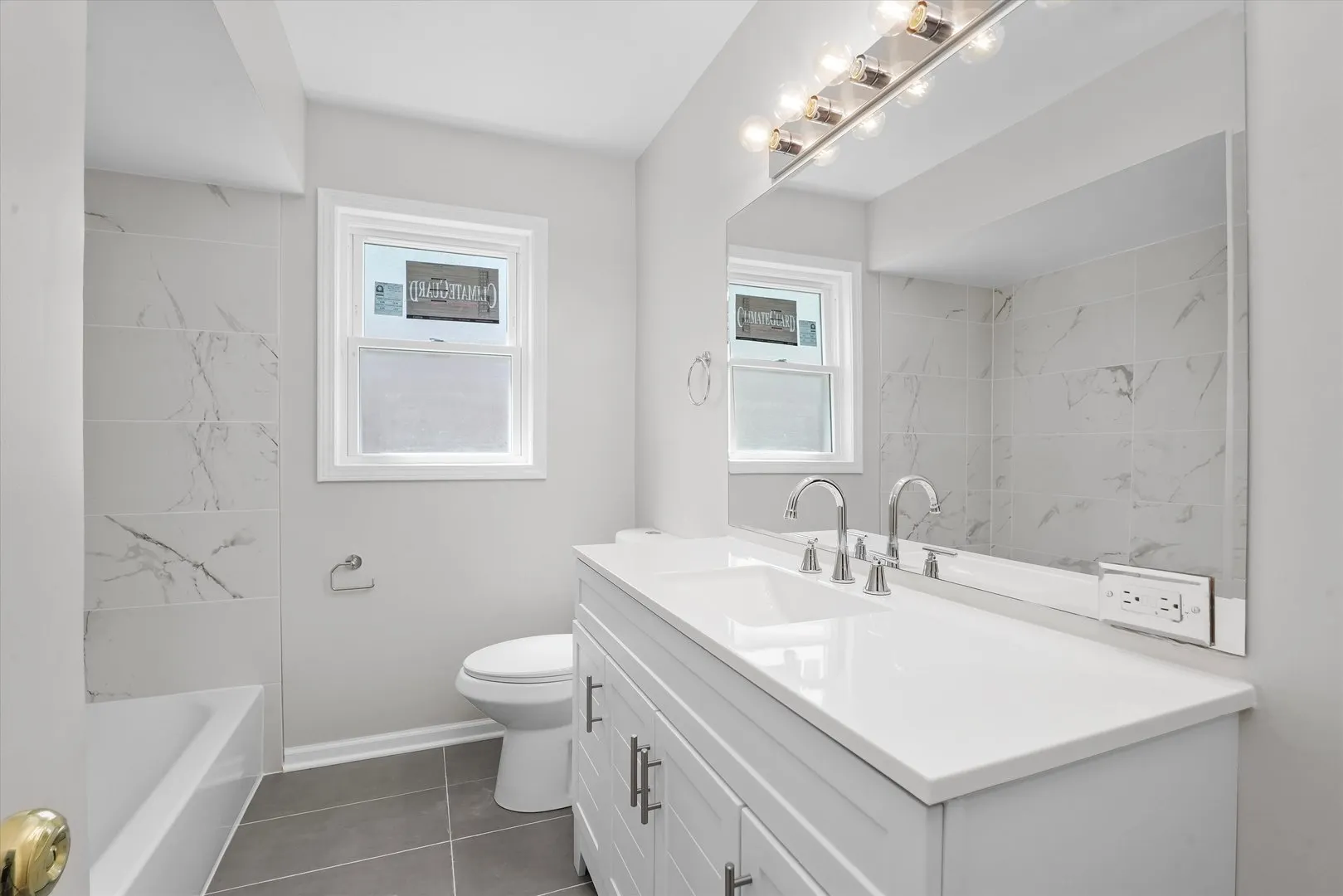 3755 EMERALD Avenue IL