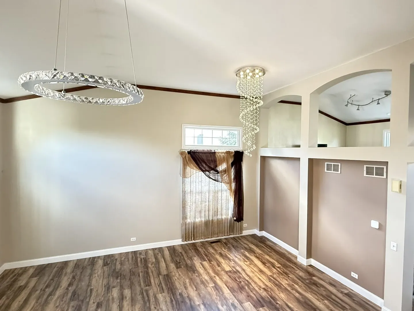 374 W Boxwood Court IL