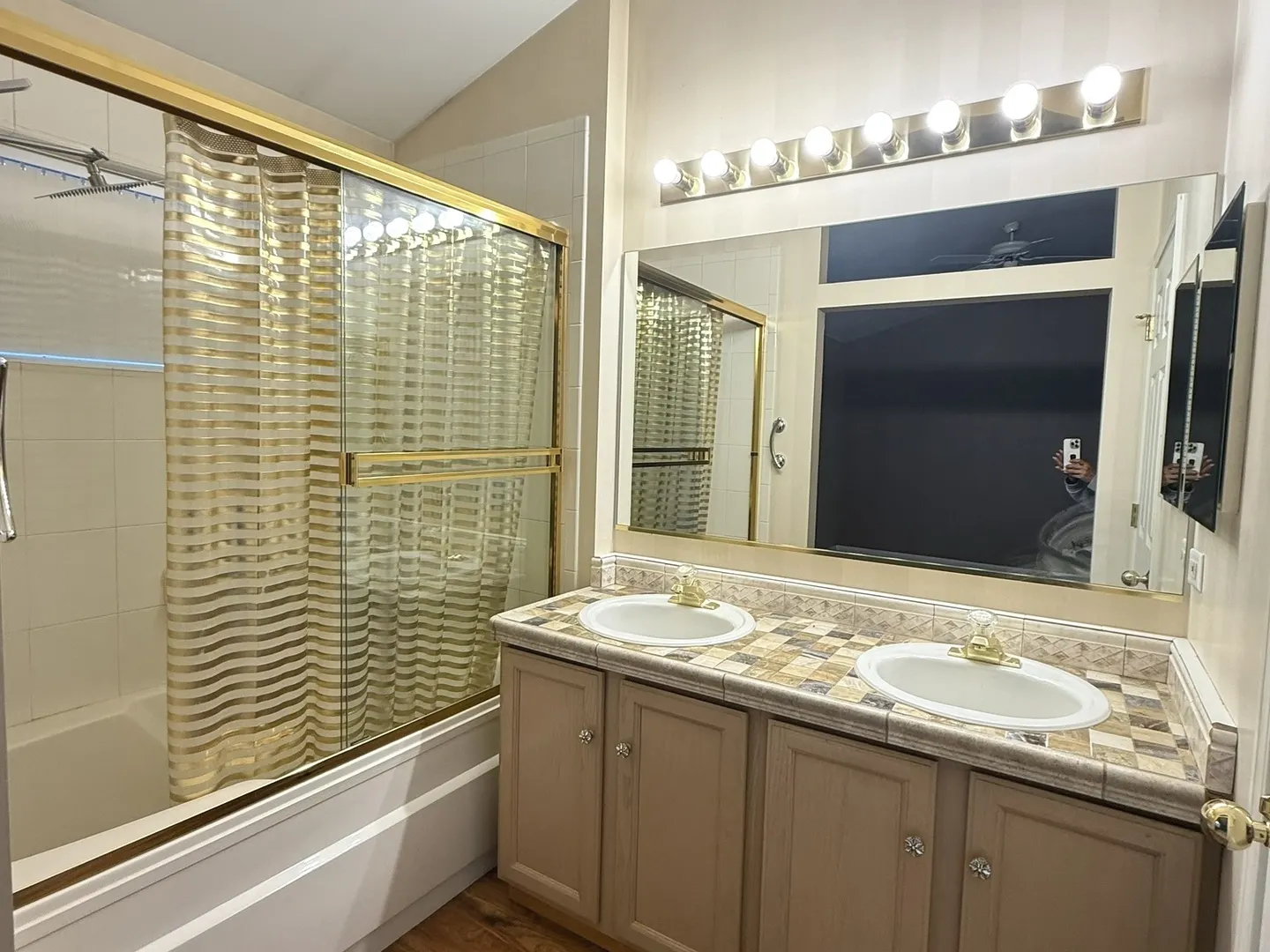 374 W Boxwood Court IL
