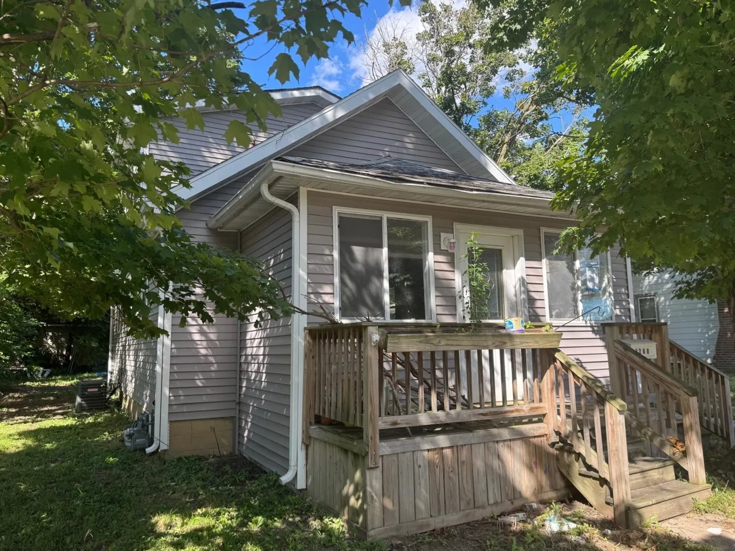 1260 E Bluff Street IL