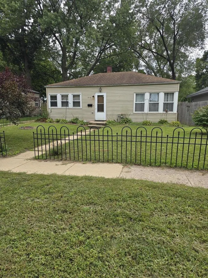 1916 BELL Avenue IL