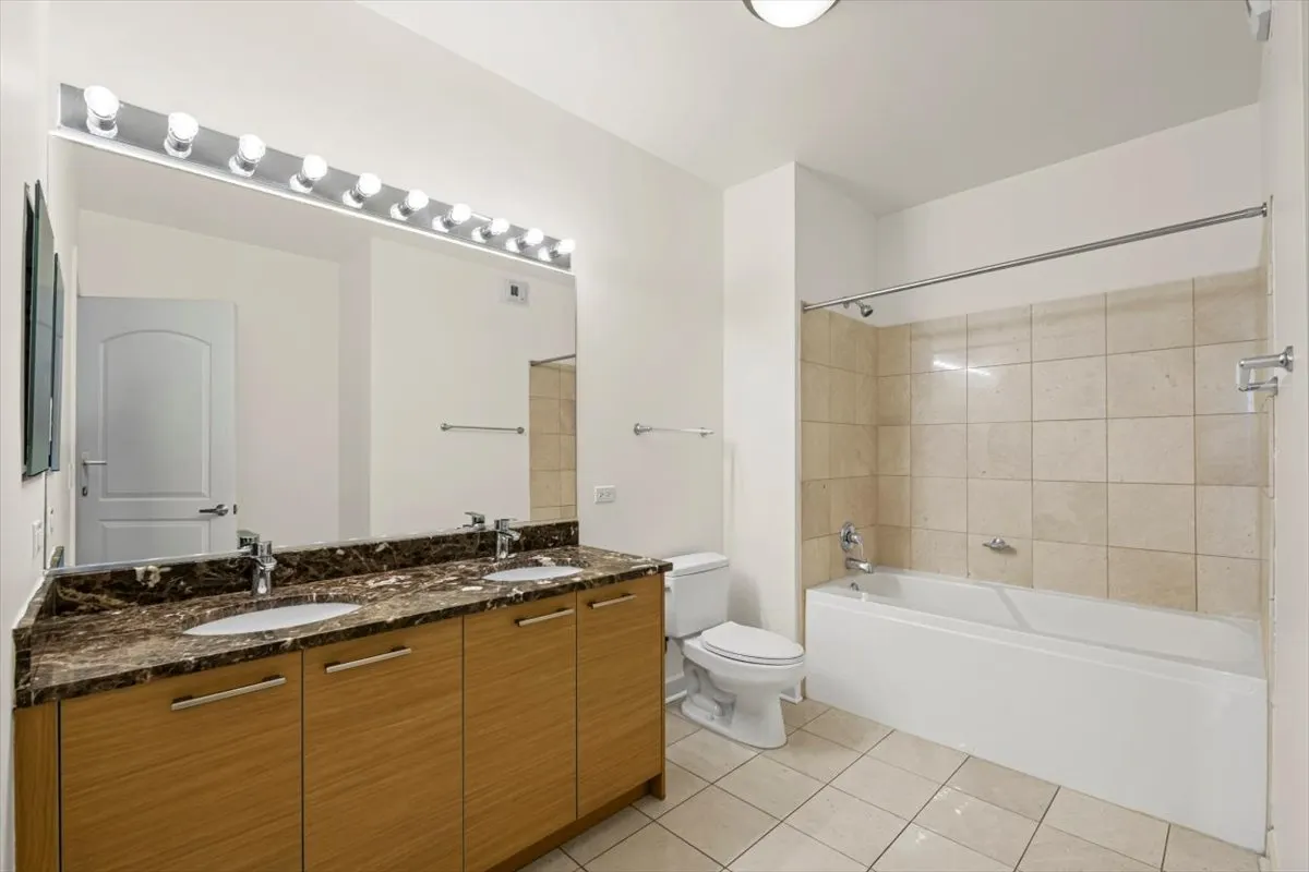 450 E Waterside Drive 2903 IL