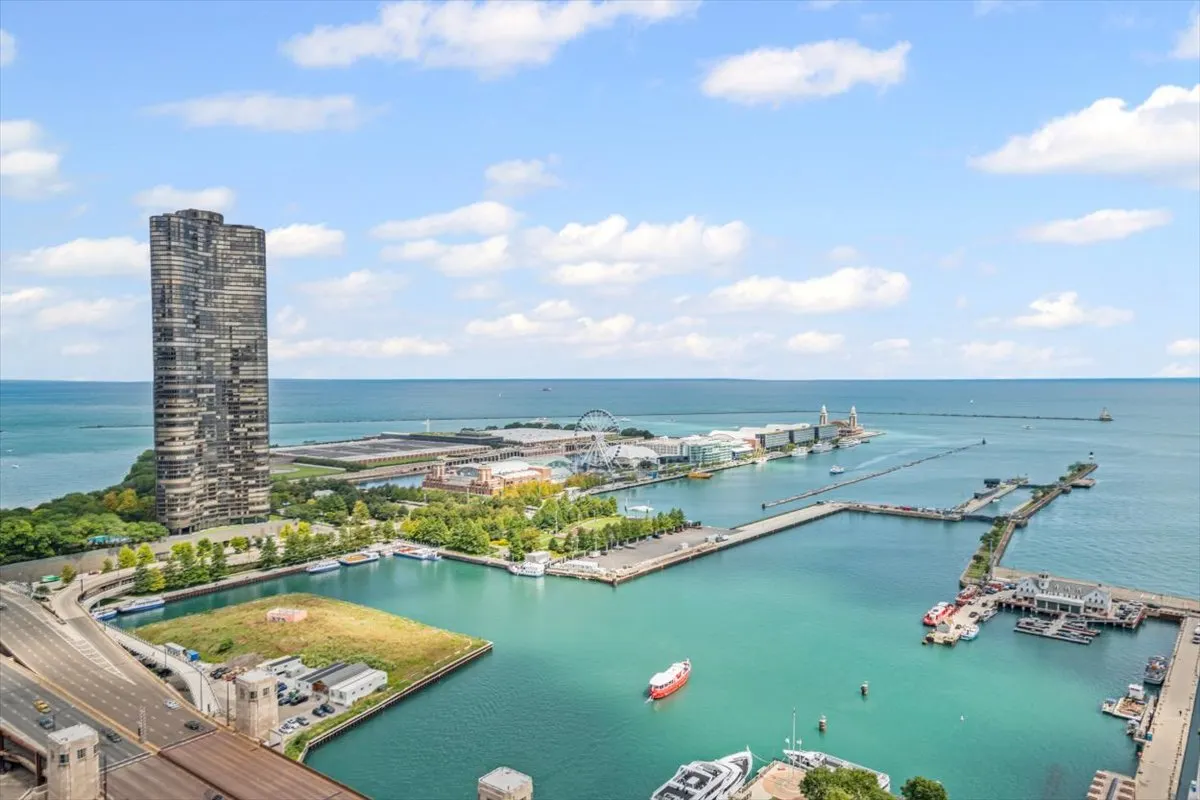 450 E Waterside Drive 2903 IL