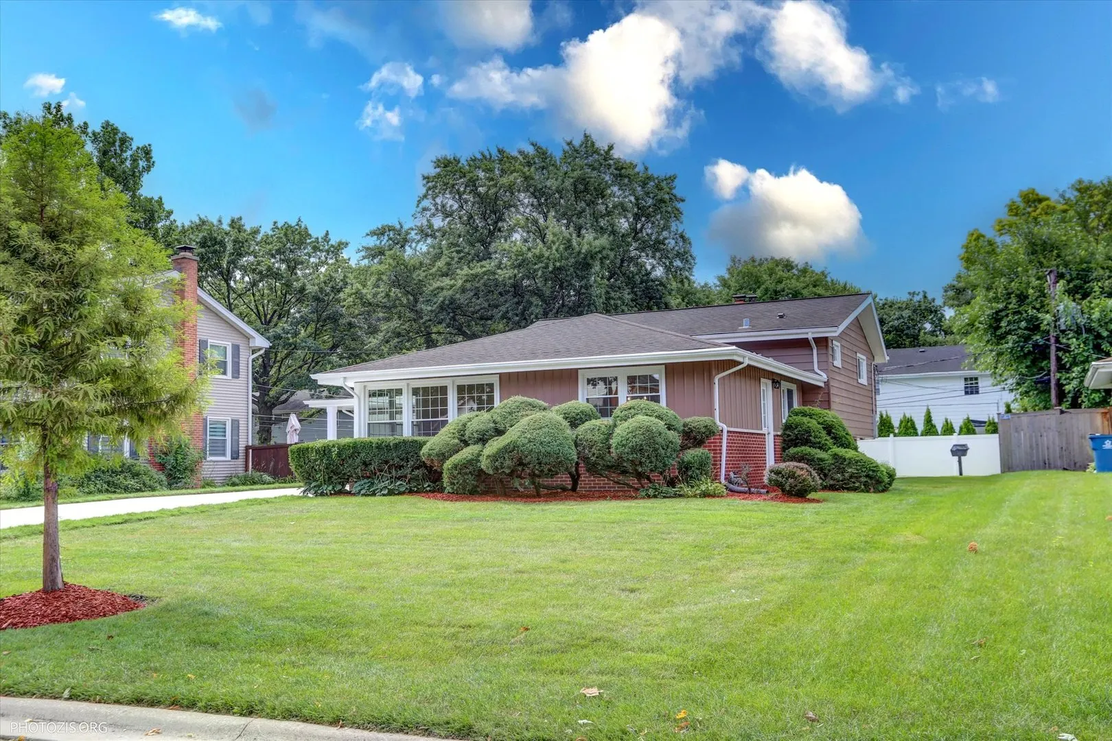1501 E BARBERRY Lane IL