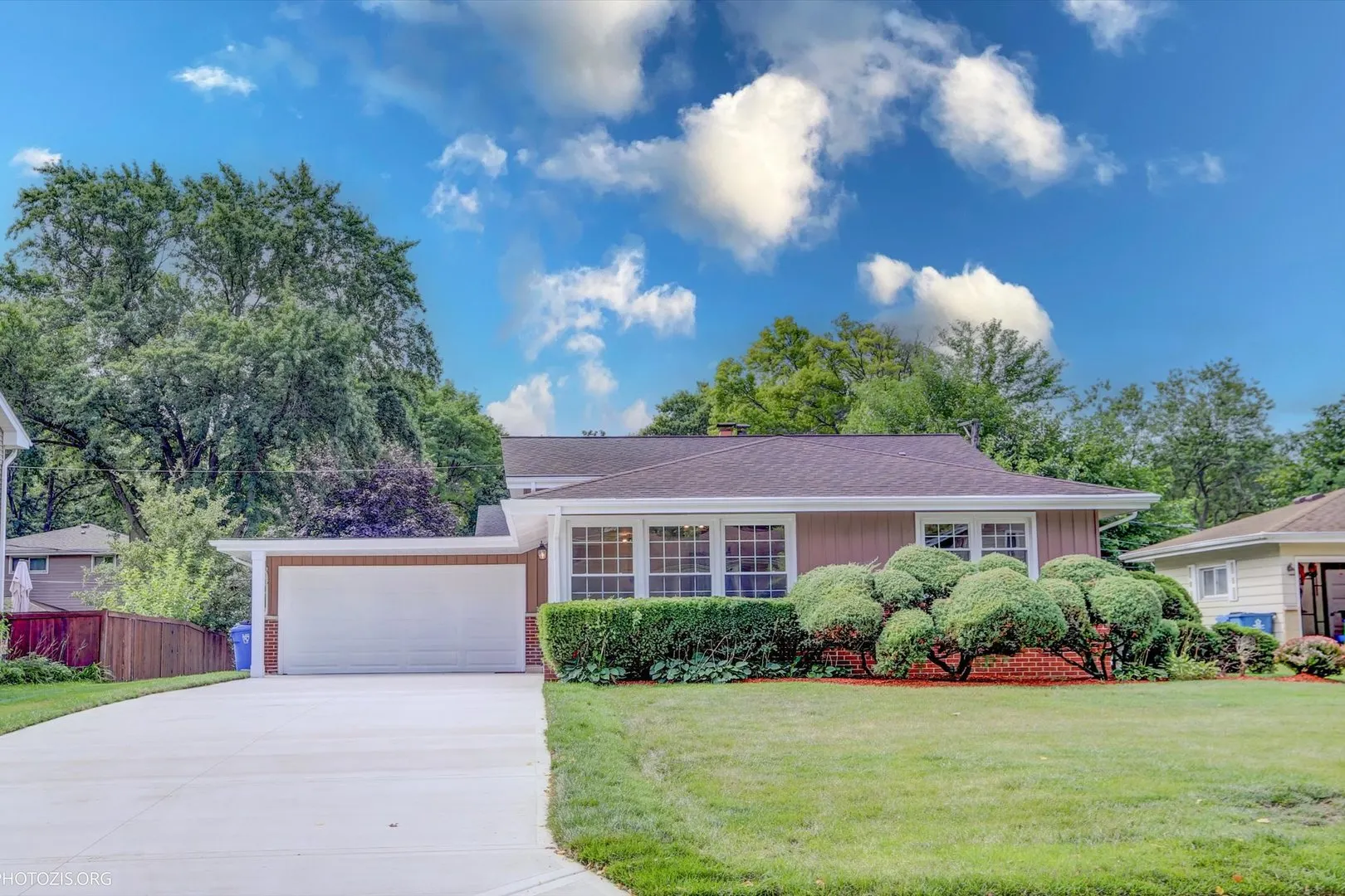 1501 E BARBERRY Lane IL