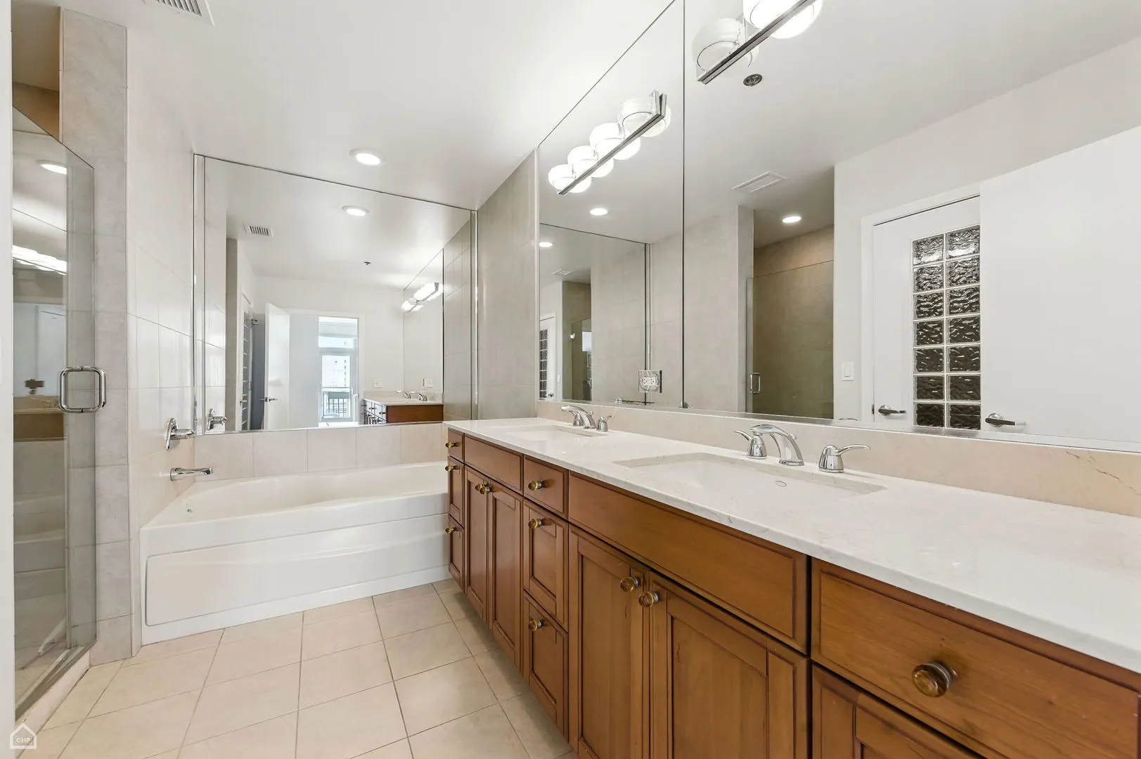 1335 S PRAIRIE Avenue 1706 IL