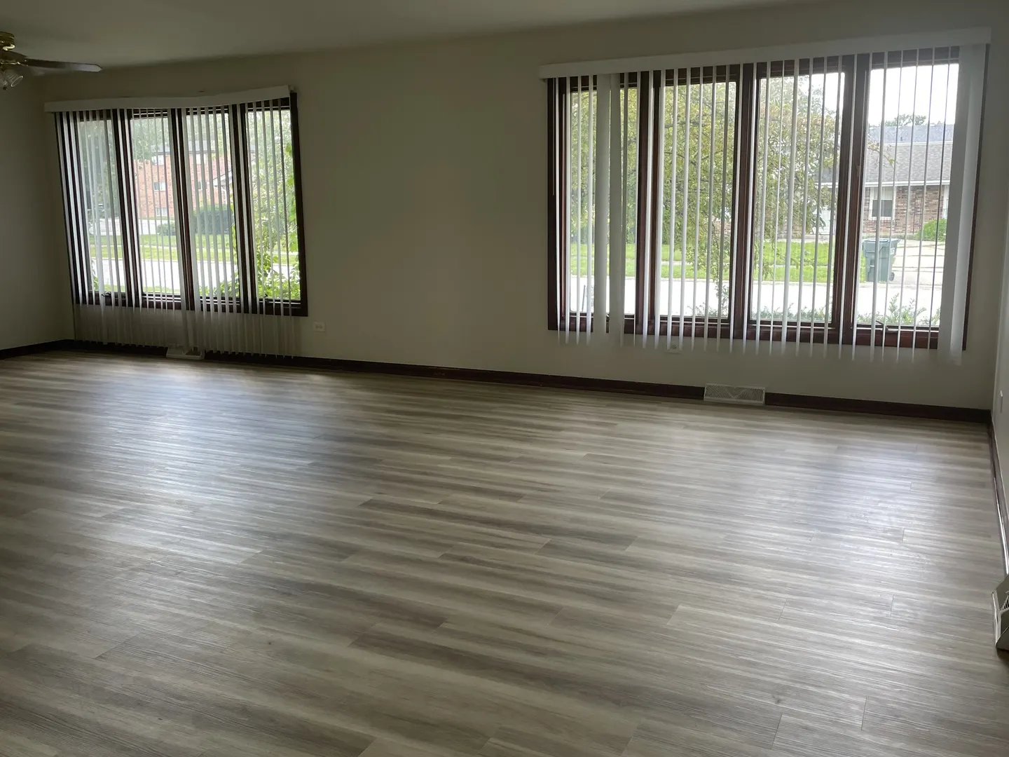 307 S Walnut Street IL