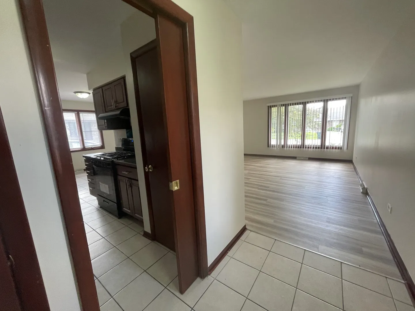 307 S Walnut Street IL