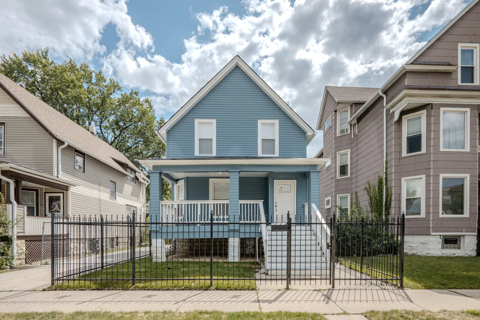 5729 W Erie Street IL