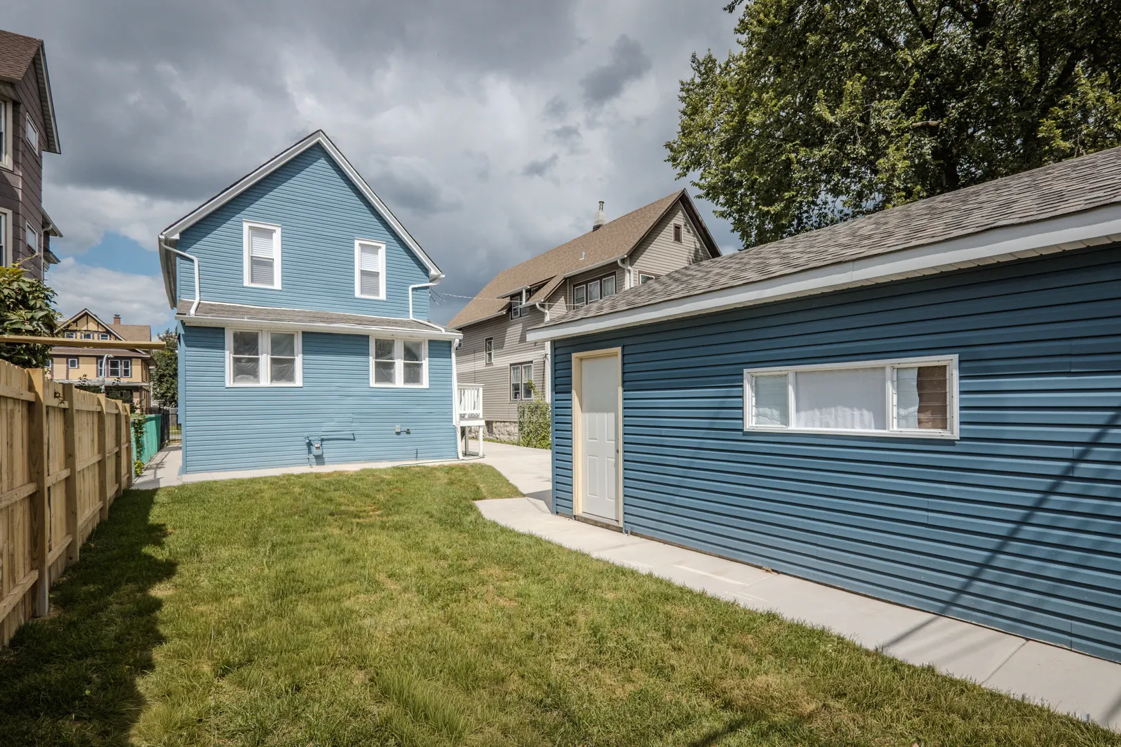5729 W Erie Street IL