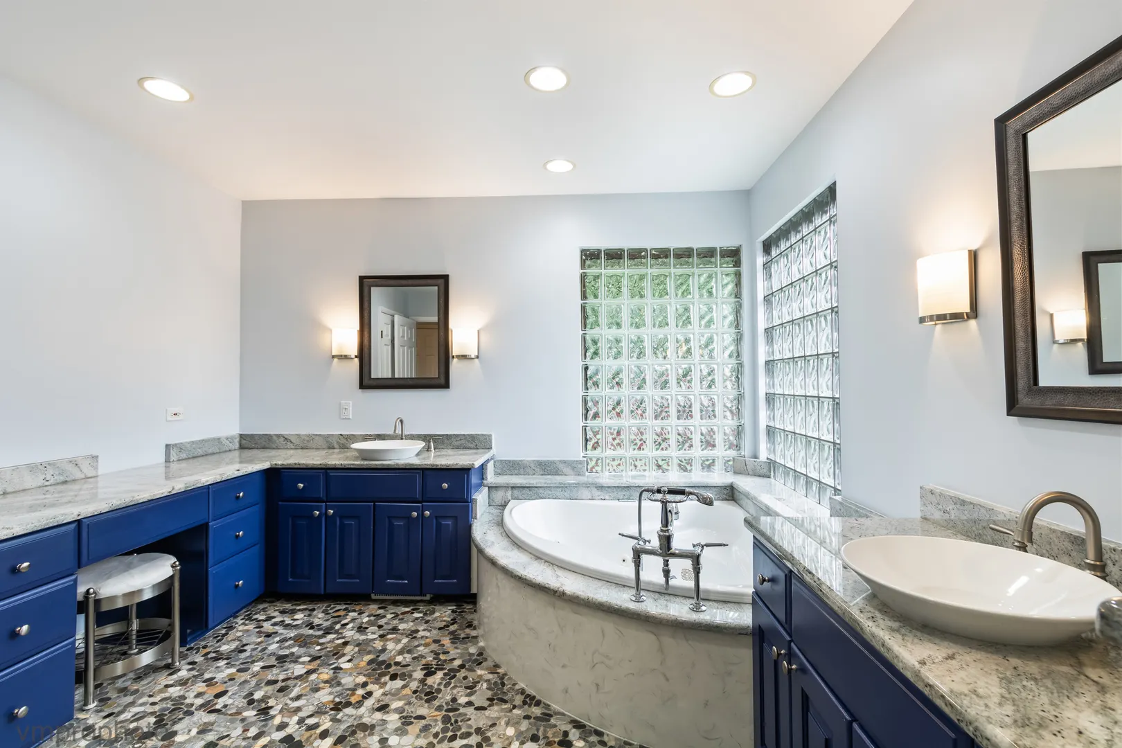 1418 W Saint James Place IL