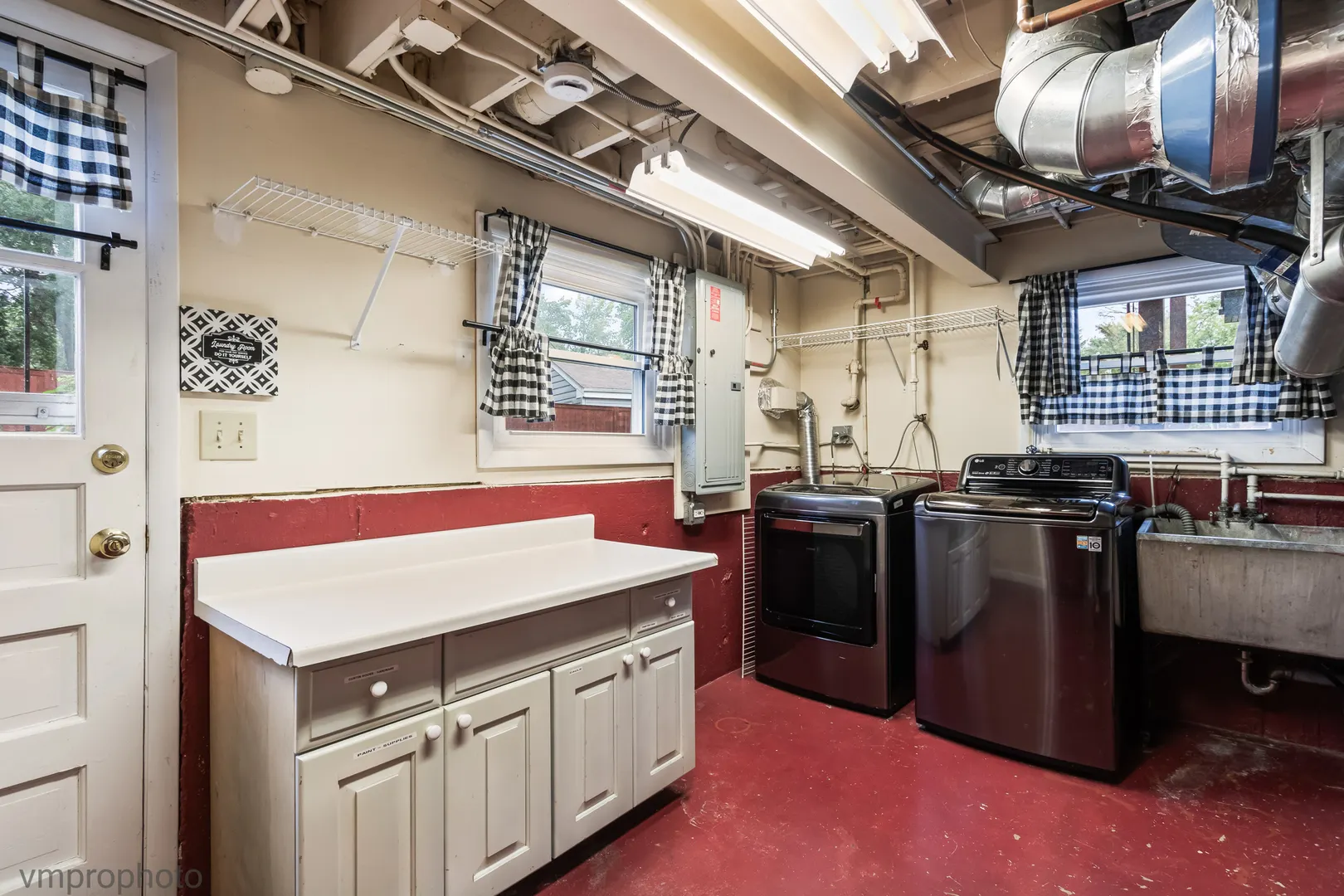 1418 W Saint James Place IL