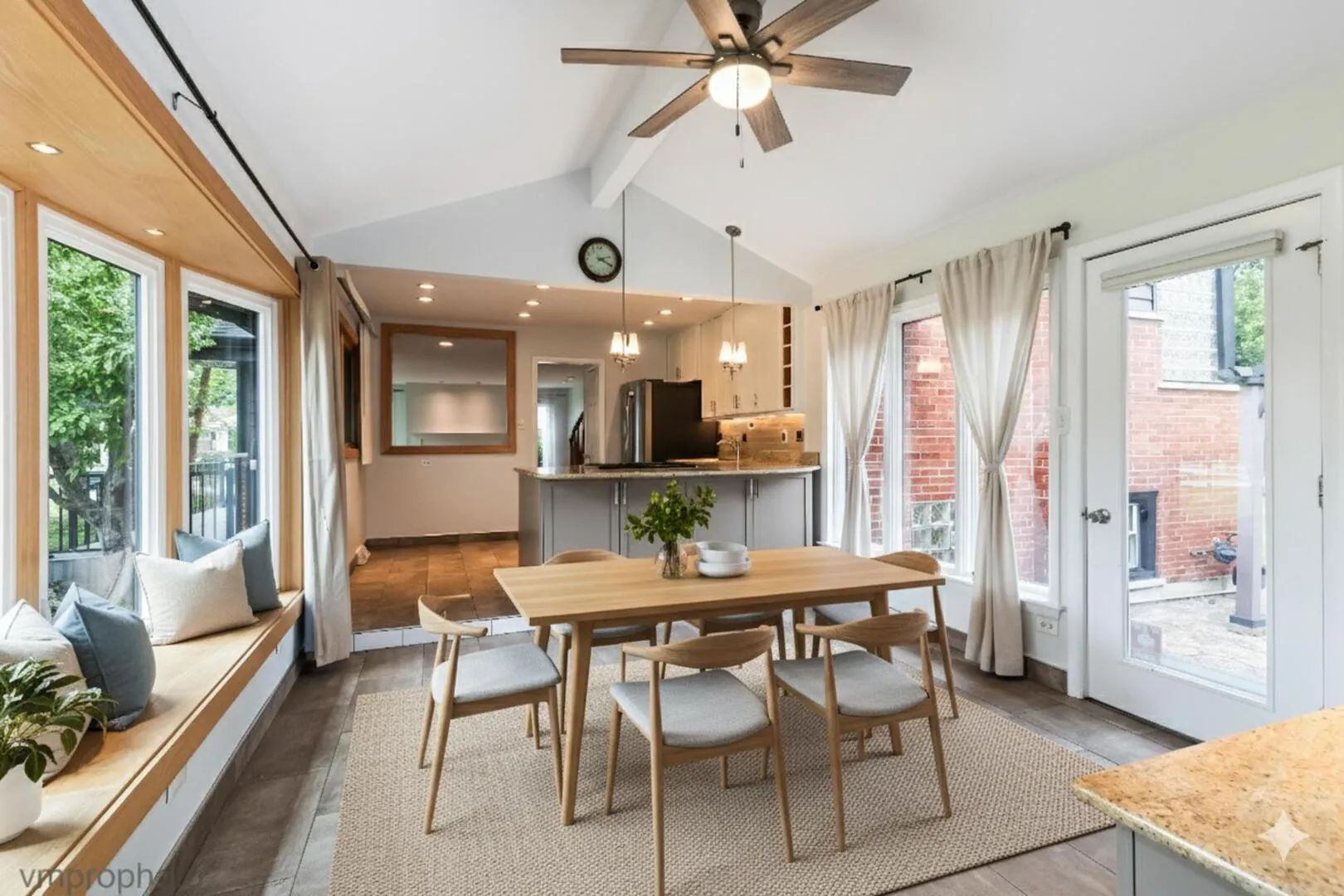1418 W Saint James Place IL