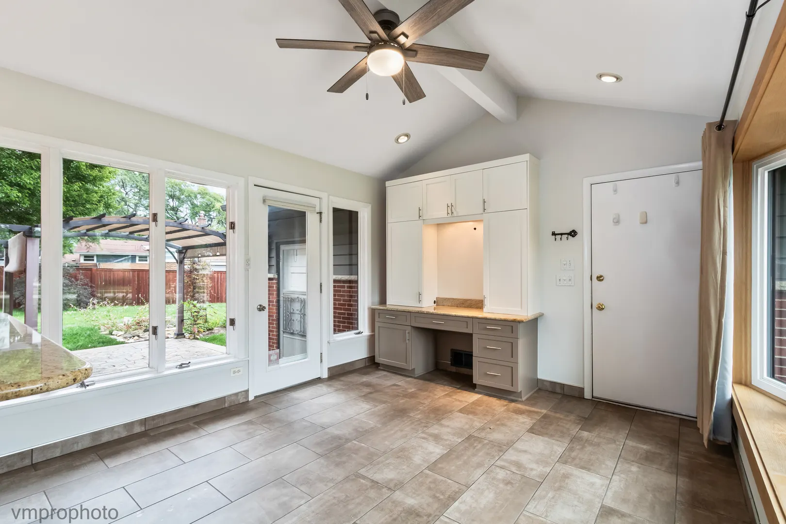 1418 W Saint James Place IL
