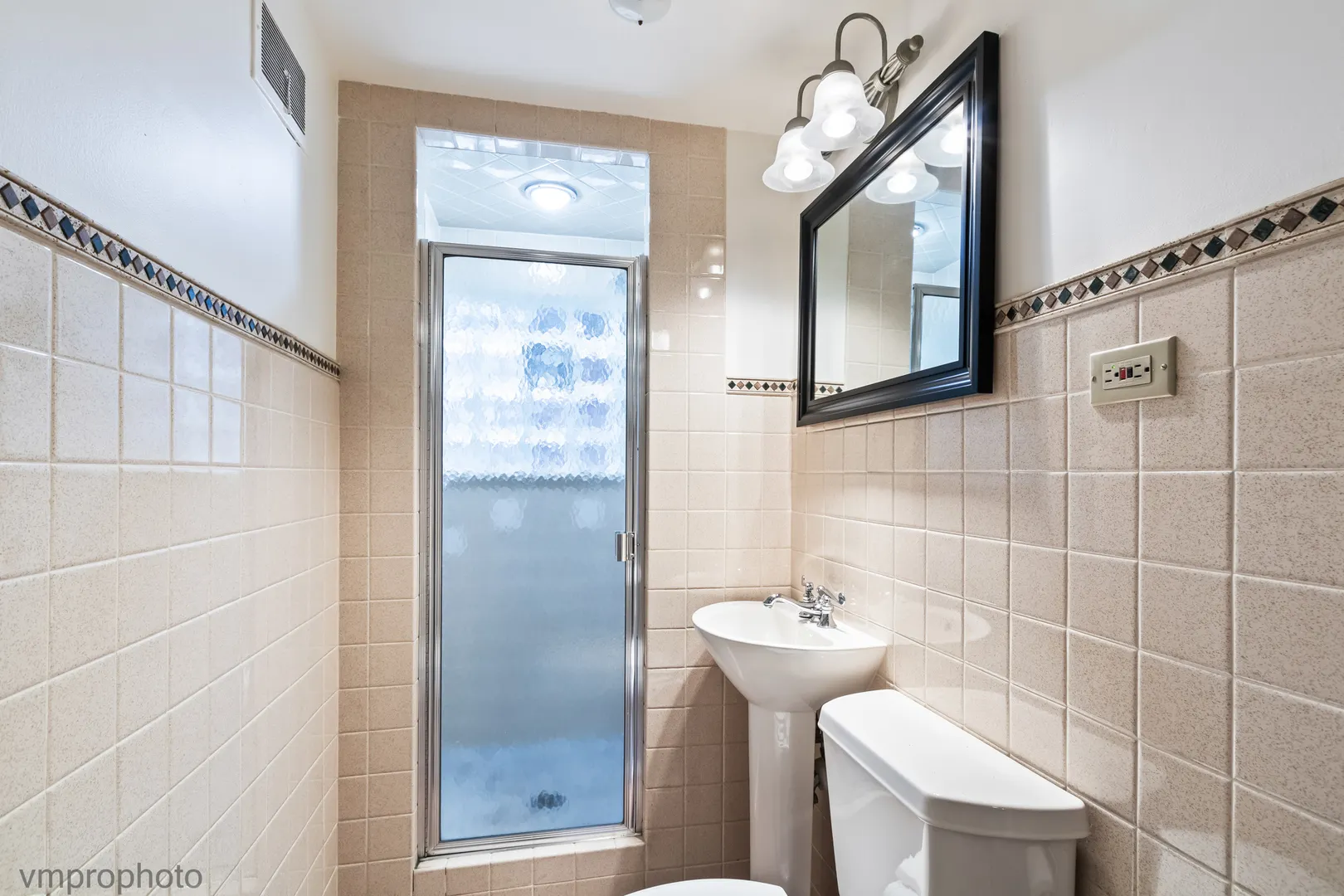 1418 W Saint James Place IL