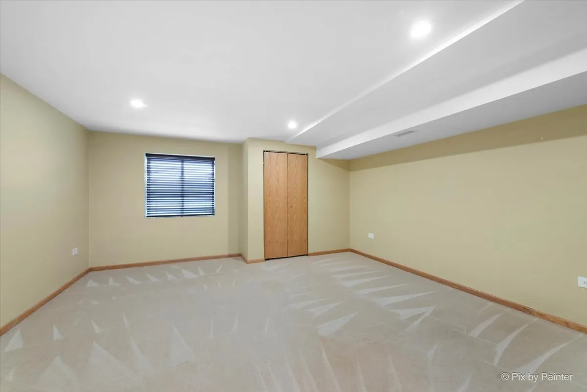 413 Messenger Circle IL