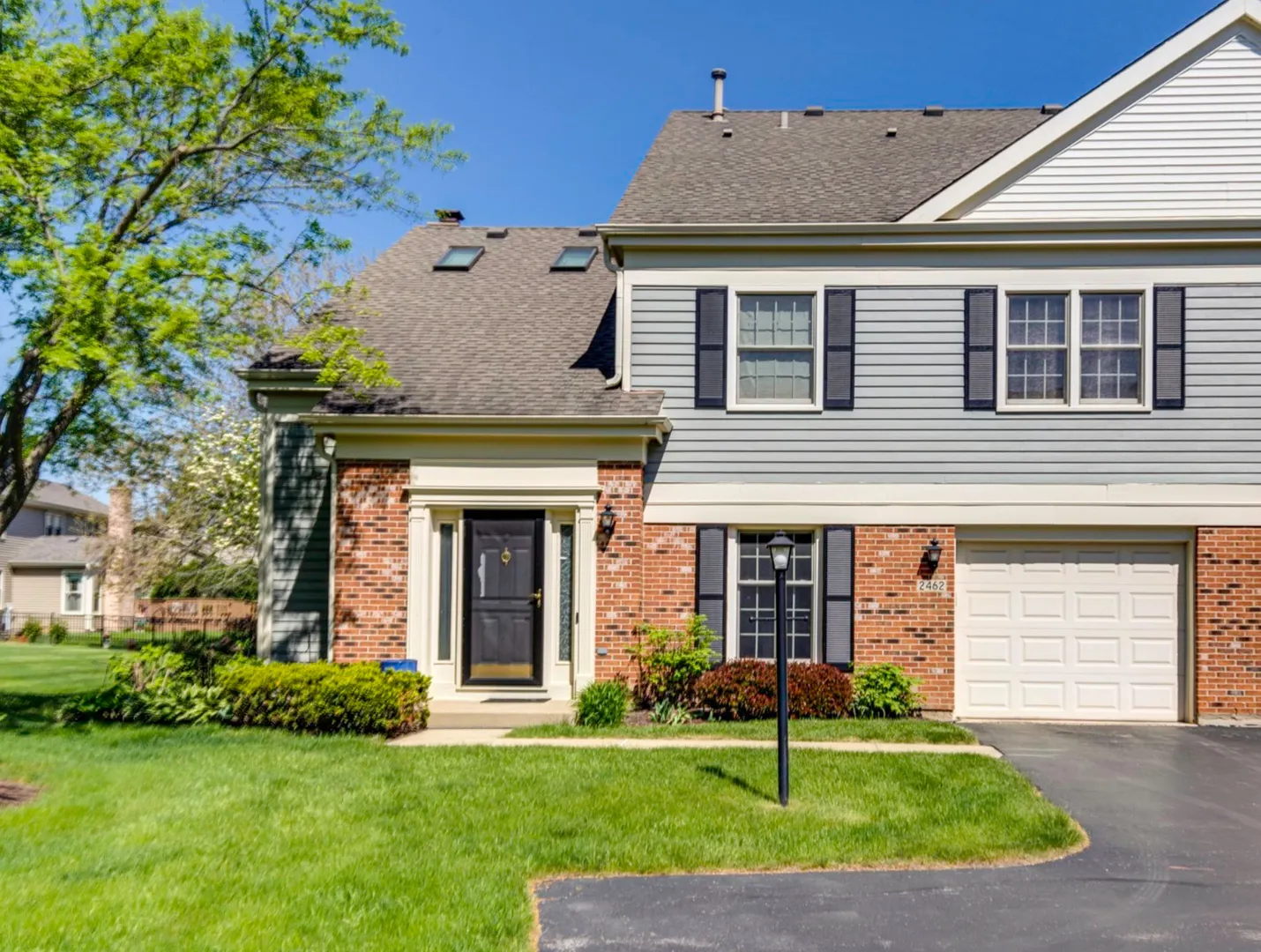 2462 E Towne Boulevard IL
