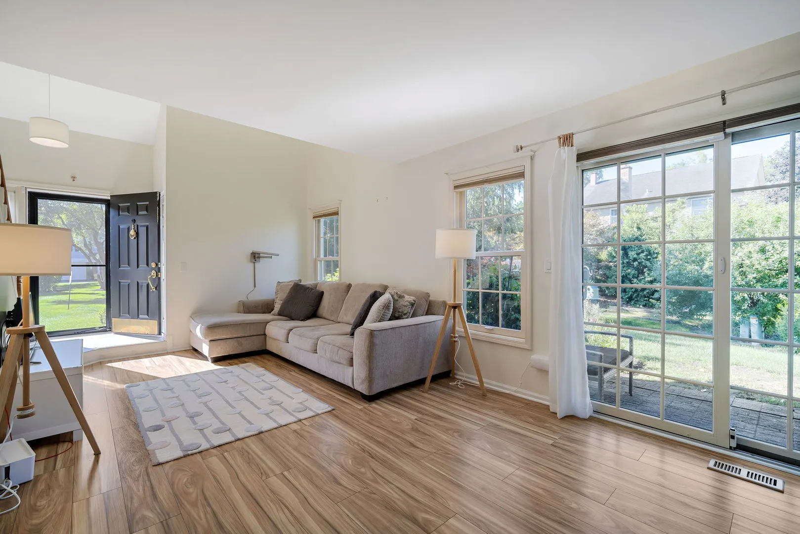 2462 E Towne Boulevard IL