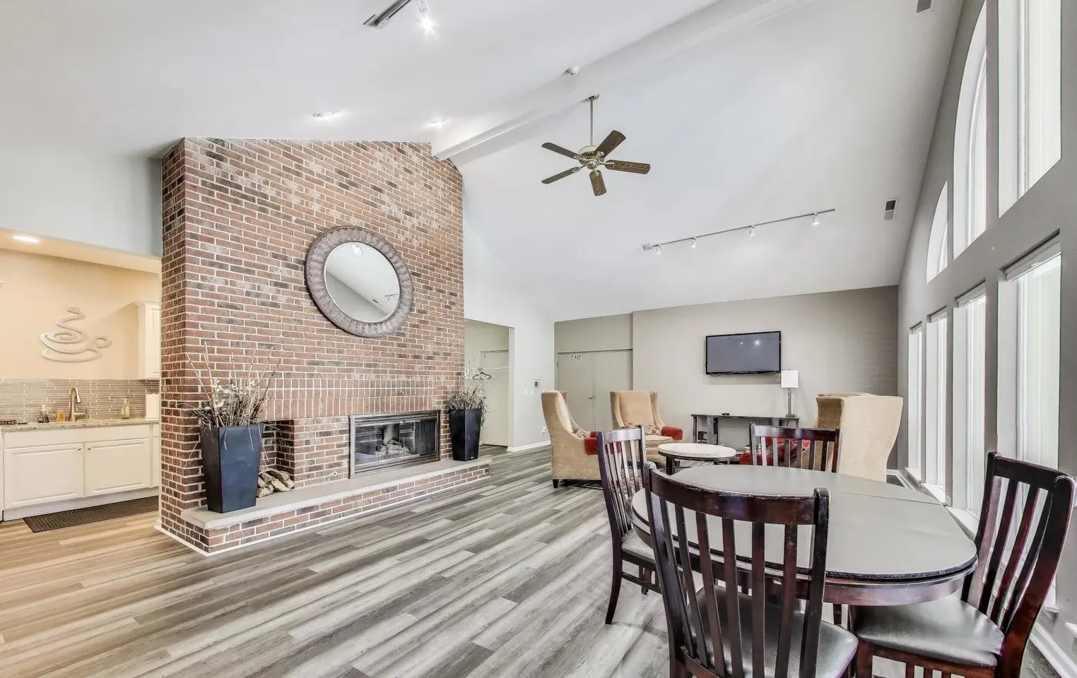 2462 E Towne Boulevard IL
