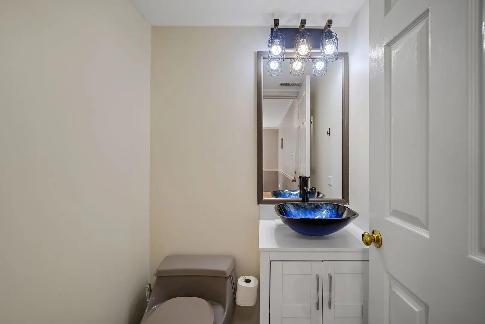 2462 E Towne Boulevard IL